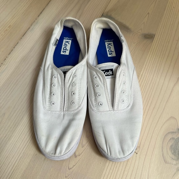 Keds Shoes - Slip on keds. Size 8.5.
